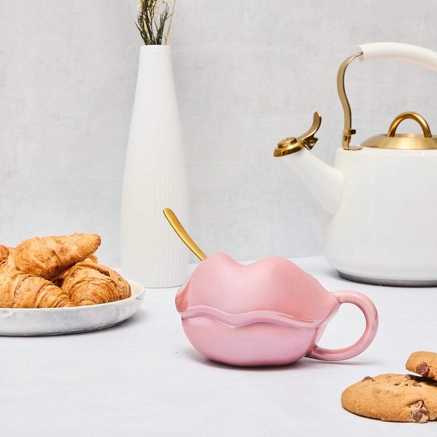 Bratz Lips 11.8 fl oz Pink Pearlized Ceramic Sculpted Mug