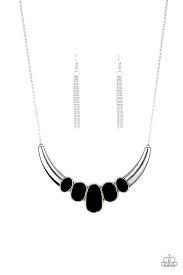 A BULL House - Black Necklace Set