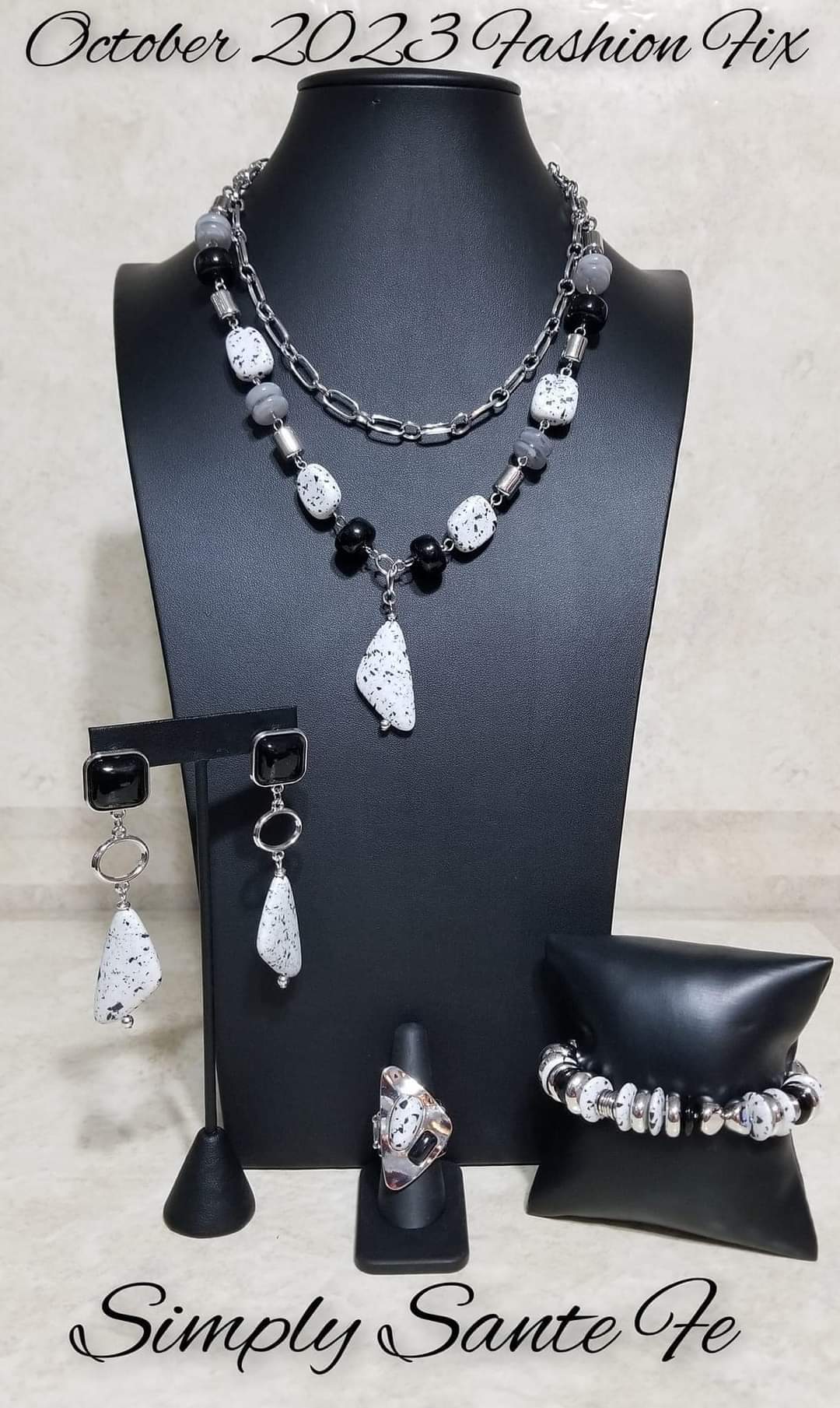 Simply Santa Fe - Black & White Stone October 2023 Fashion Fix Complete Trend Blend Set