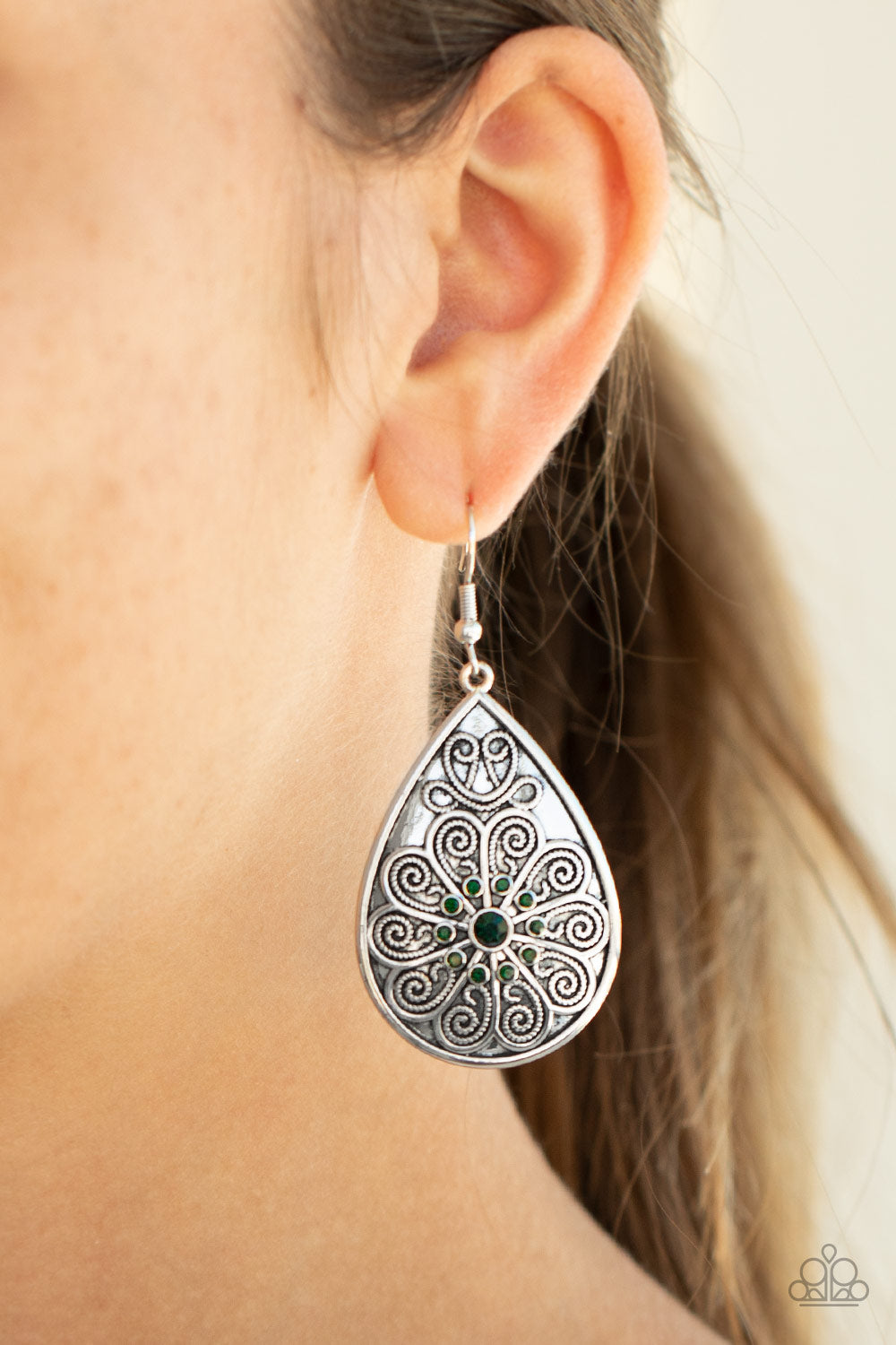 Banquet Bling - Green Earrings - Princess Glam Shop