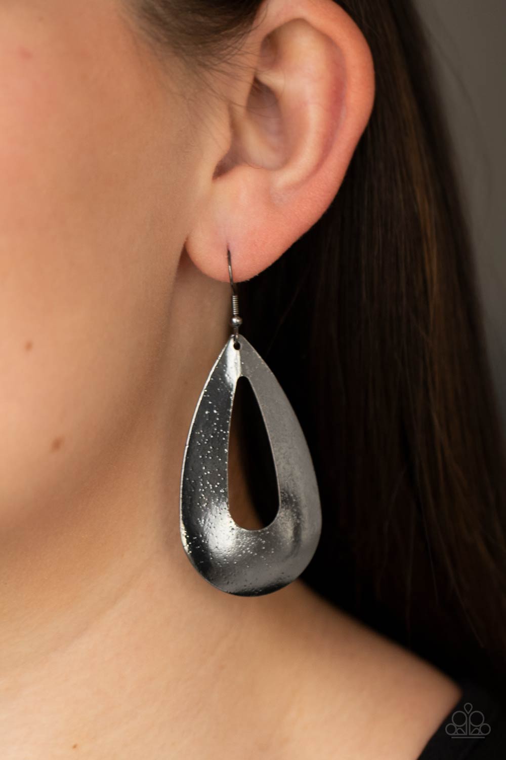 Hand It OVAL! - Black Earrings - Princess Glam Shop