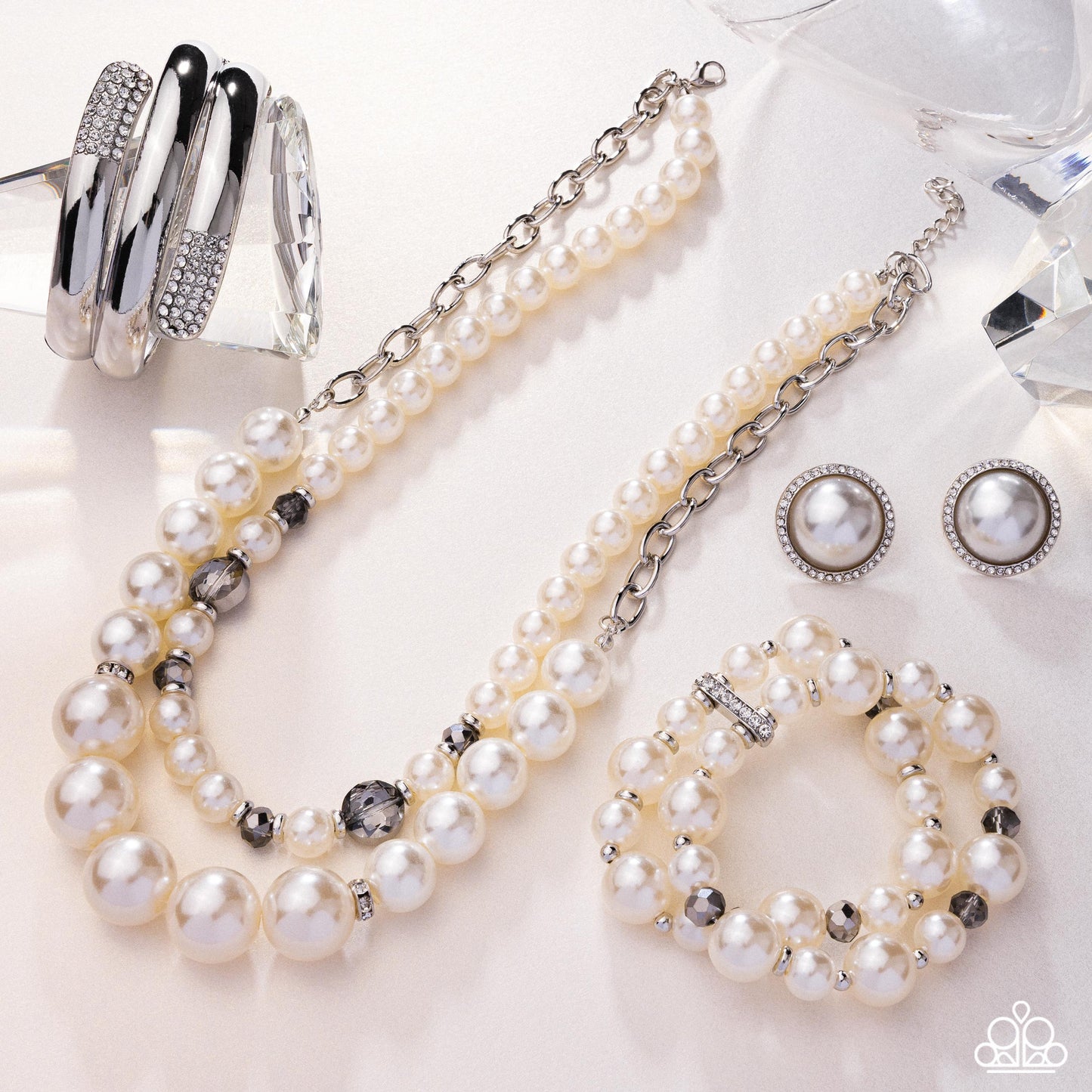 Fiercely 5th Avenue - White Complete Trend Blend August 2025 Fashion Fix Set