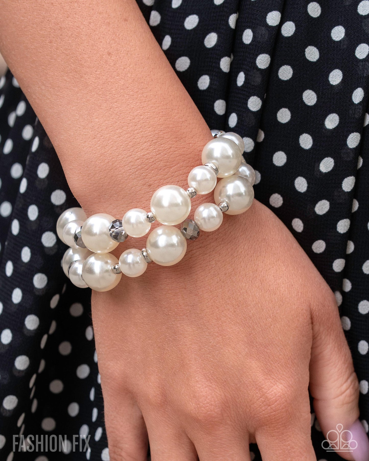 Fiercely 5th Avenue - White Complete Trend Blend August 2025 Fashion Fix Set
