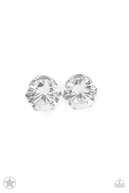 Just In TIMELESS - White Stud Earrings - Princess Glam Shop