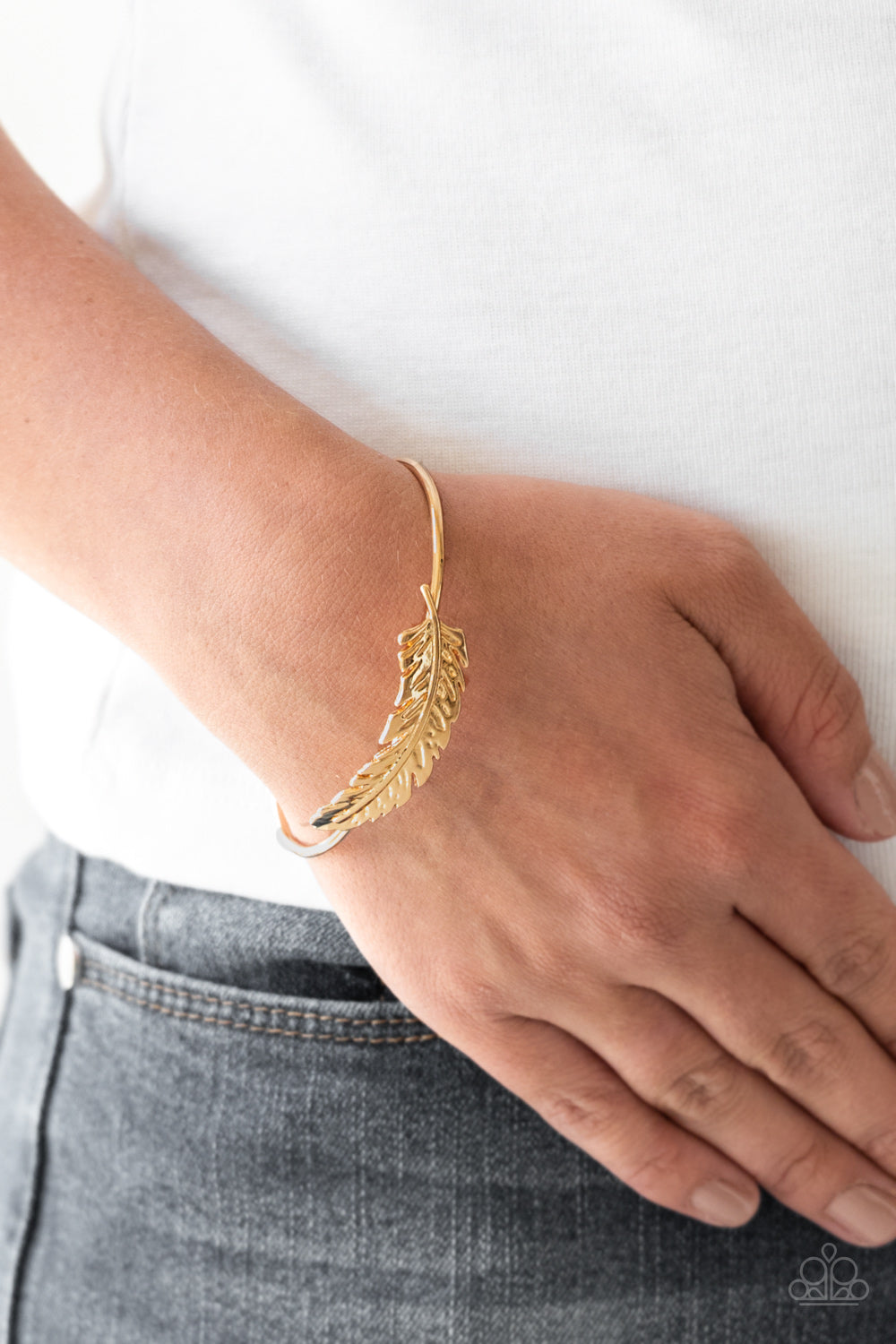 How Do You Like This FEATHER? - Gold Cuff Bracelet - Princess Glam Shop