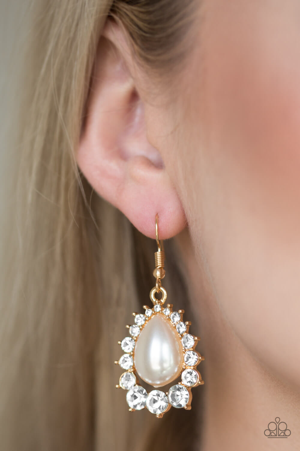 Regal Renewal - Gold Earrings - Princess Glam Shop