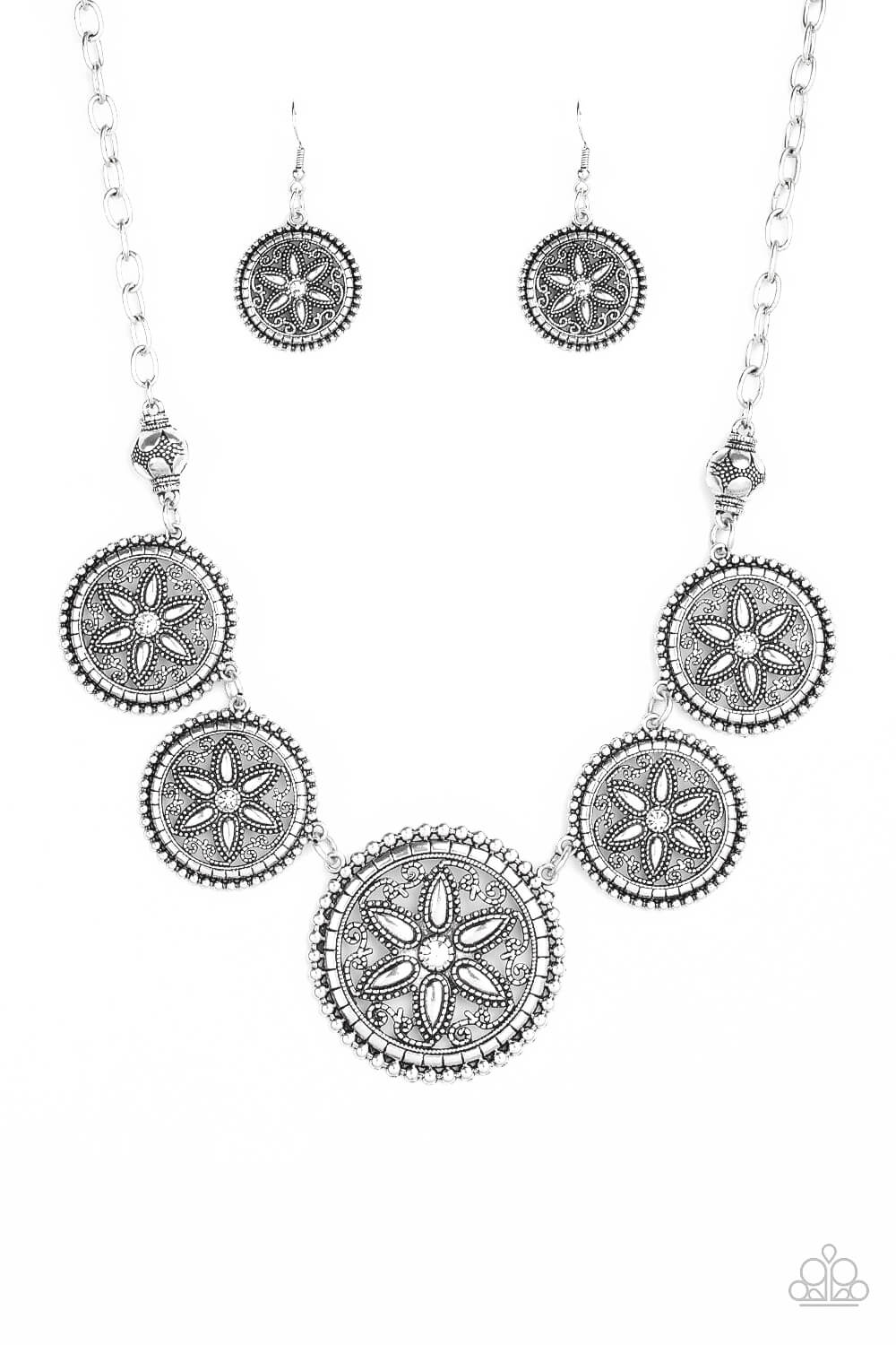 Written In The STAR LILIES - White Necklace Set - Princess Glam Shop