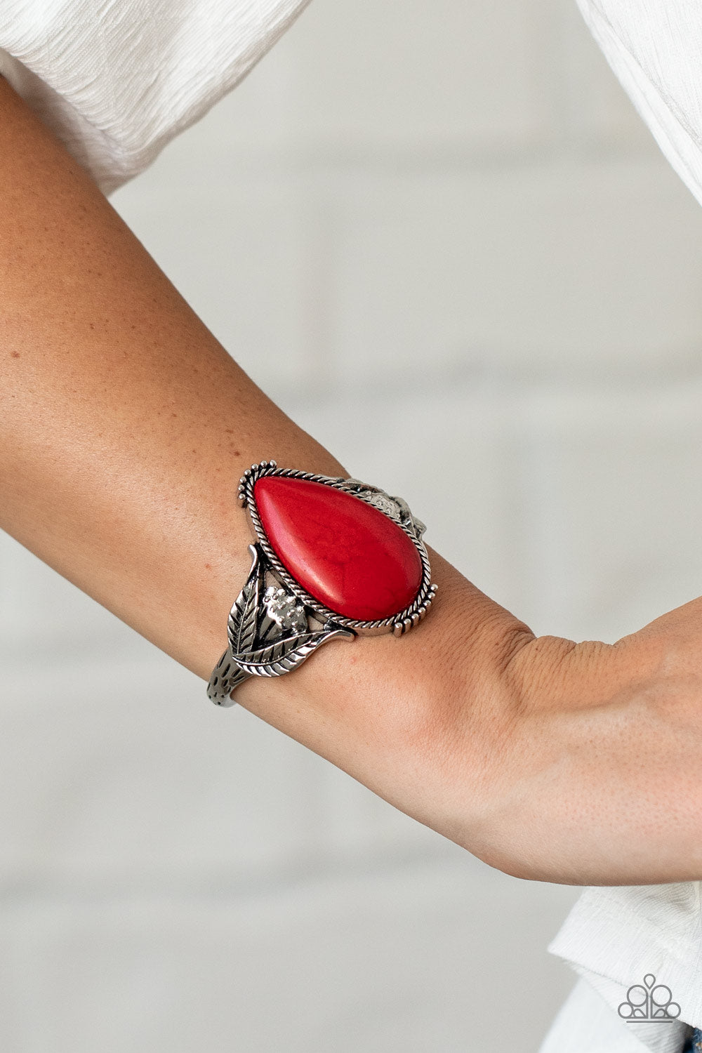 Blooming Oasis - Red Stone Cuff Bracelet - Princess Glam Shop