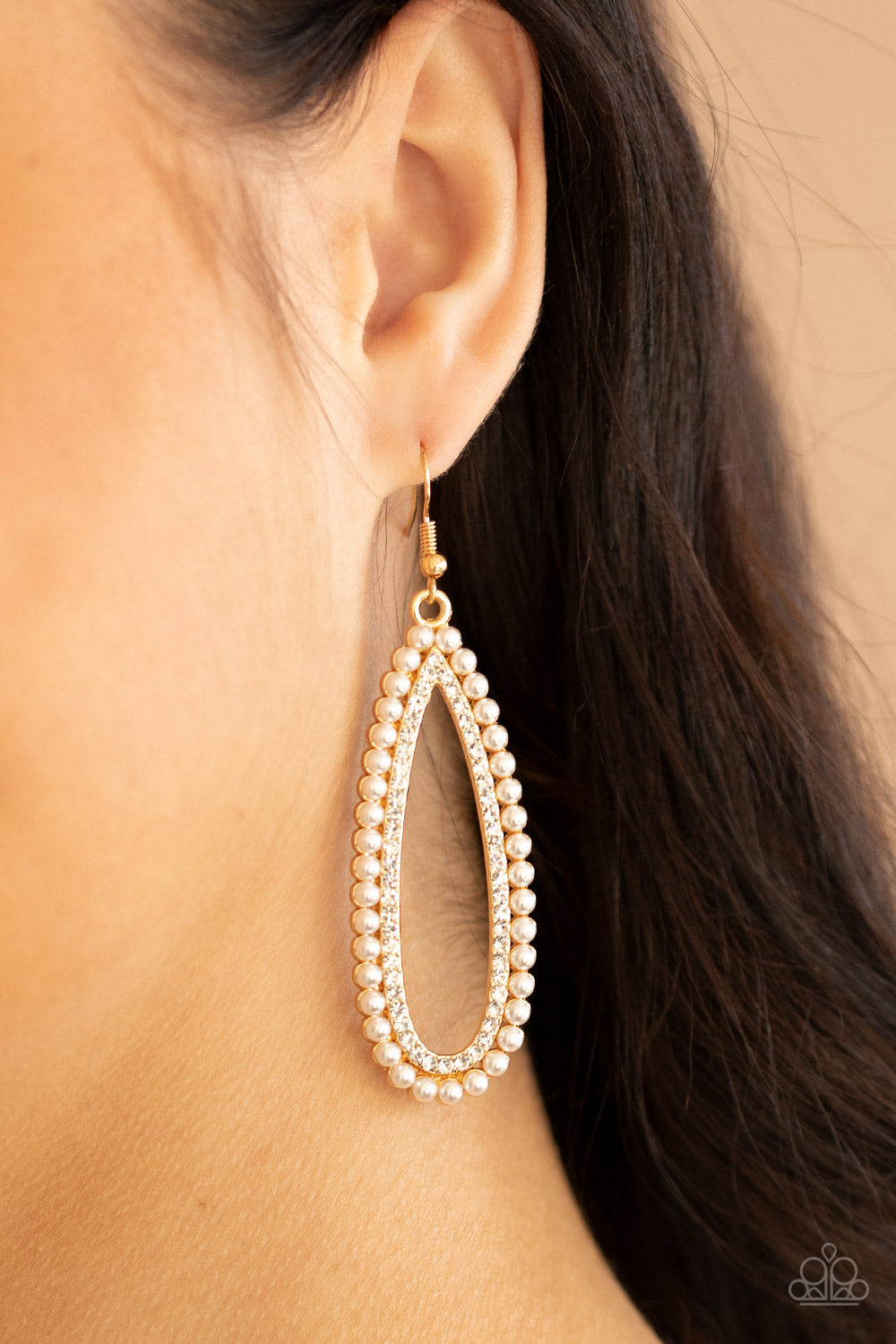 Glamorously Glowing - Gold & White Pearl Earrings - Princess Glam Shop