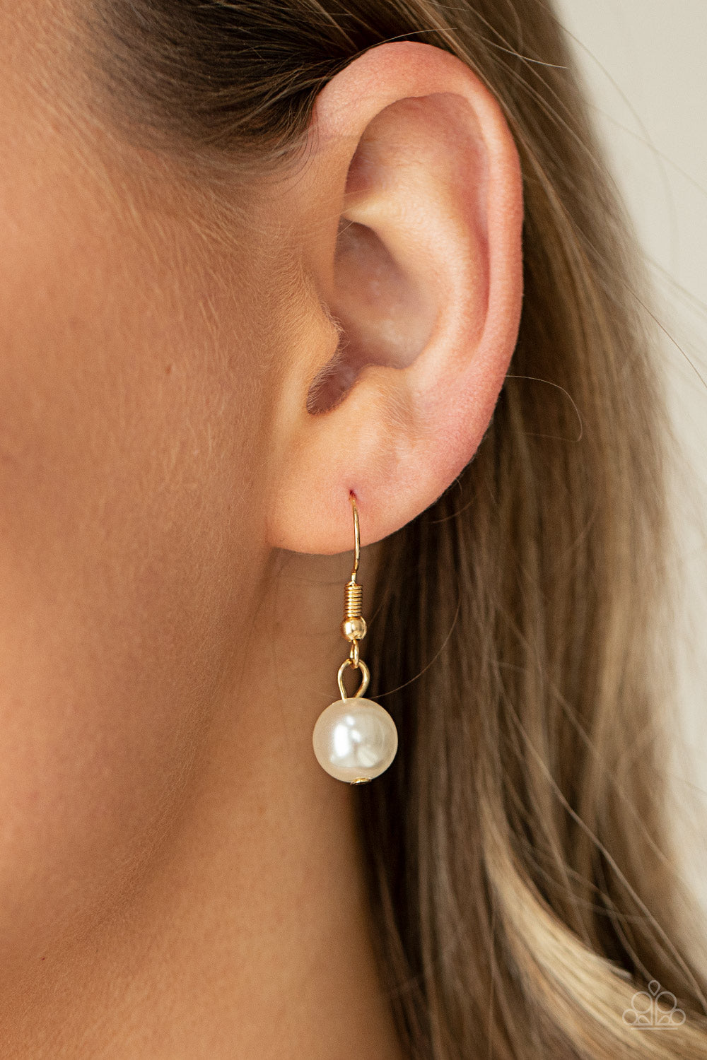 Ensconced in Elegance - Gold & White Pearl Necklace Set - Princess Glam Shop