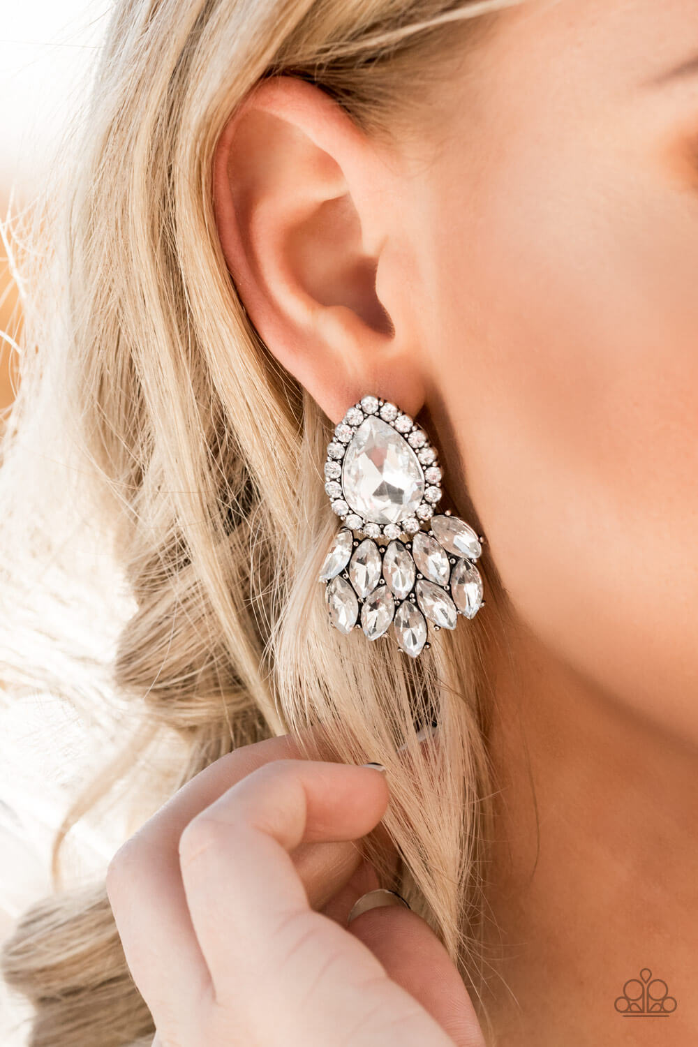 A Breath of Fresh HEIR - White Earrings - Princess Glam Shop